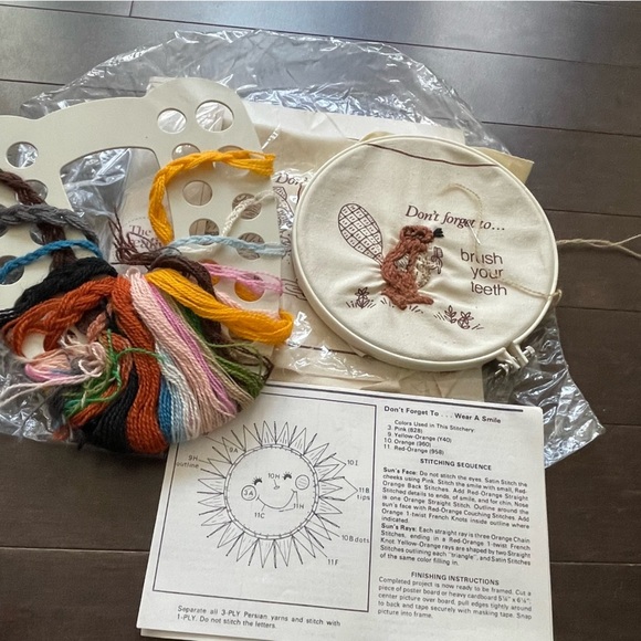 Creative Circle Vintage 1980 Bathroom Friendly Reminders Embroidery Kit - Picture 4 of 4